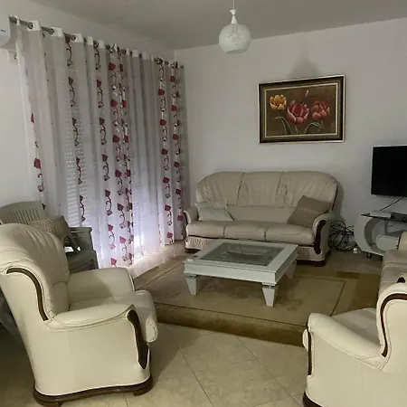 شقة Family Rest فلورا